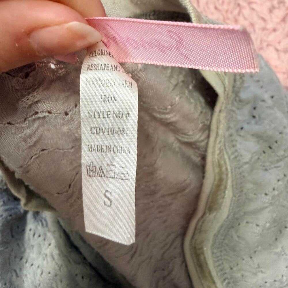 Y2k gray cardigan with eyelet cutout details and slouchy pockets size small - Picture 8 of 8